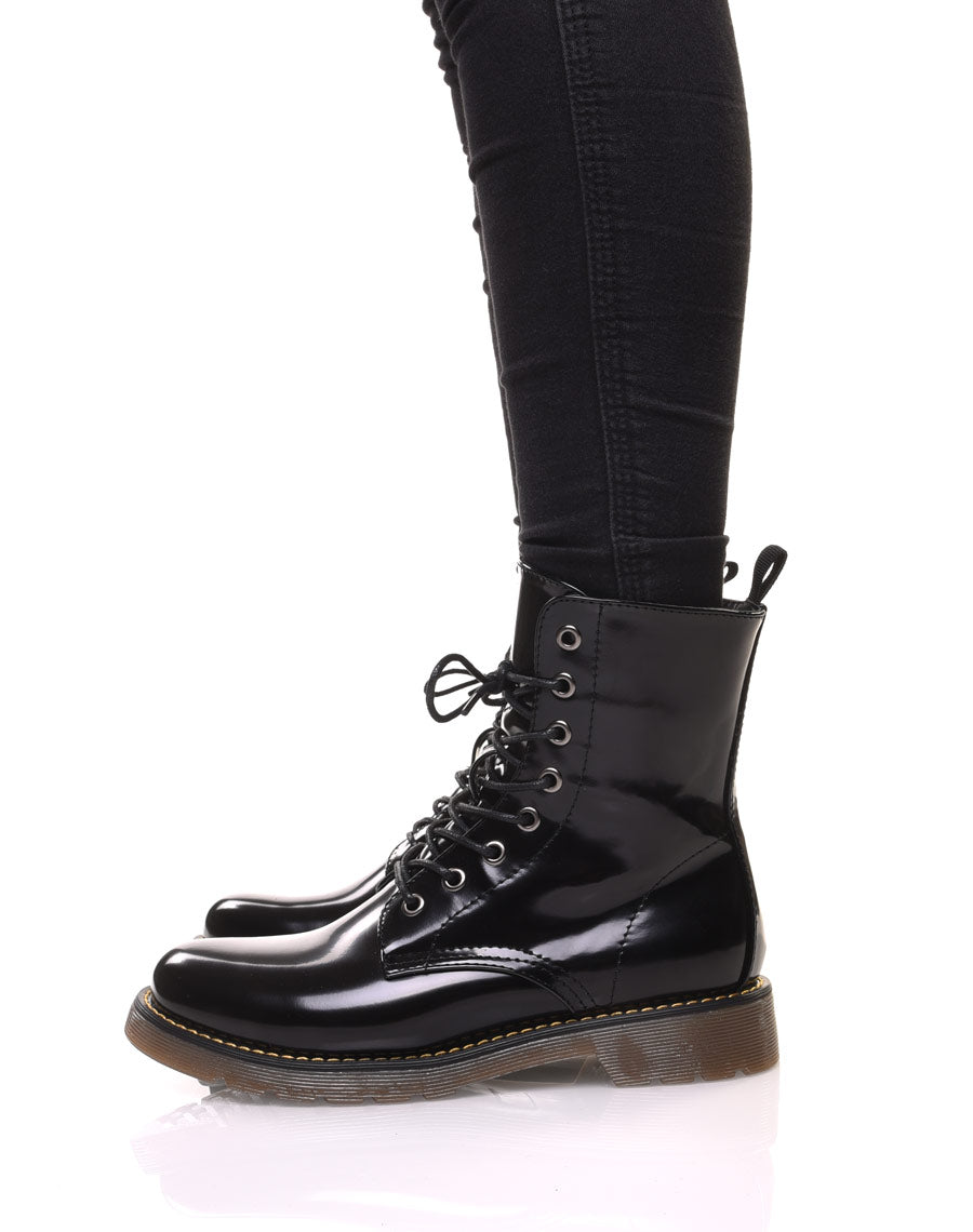 Chaussures montantes vernis noires  