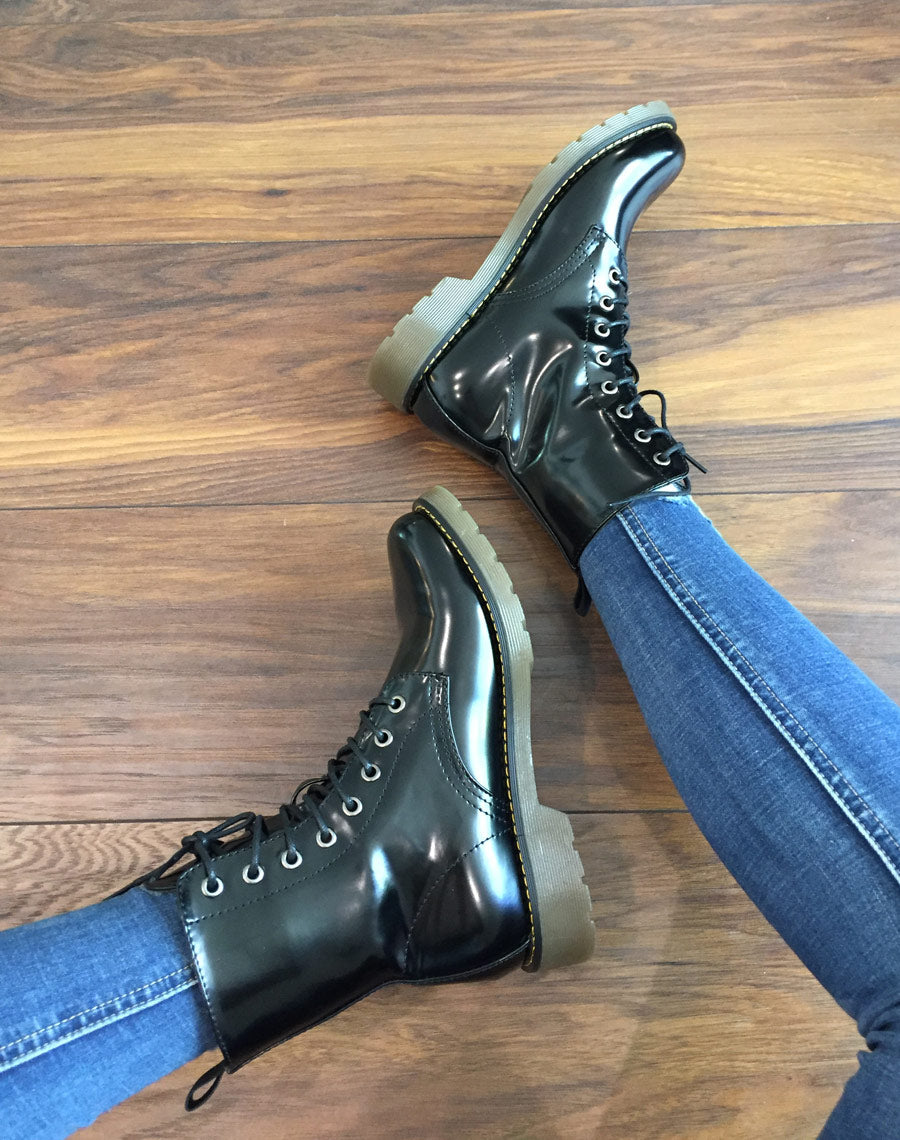 Chaussures montantes vernis noires  