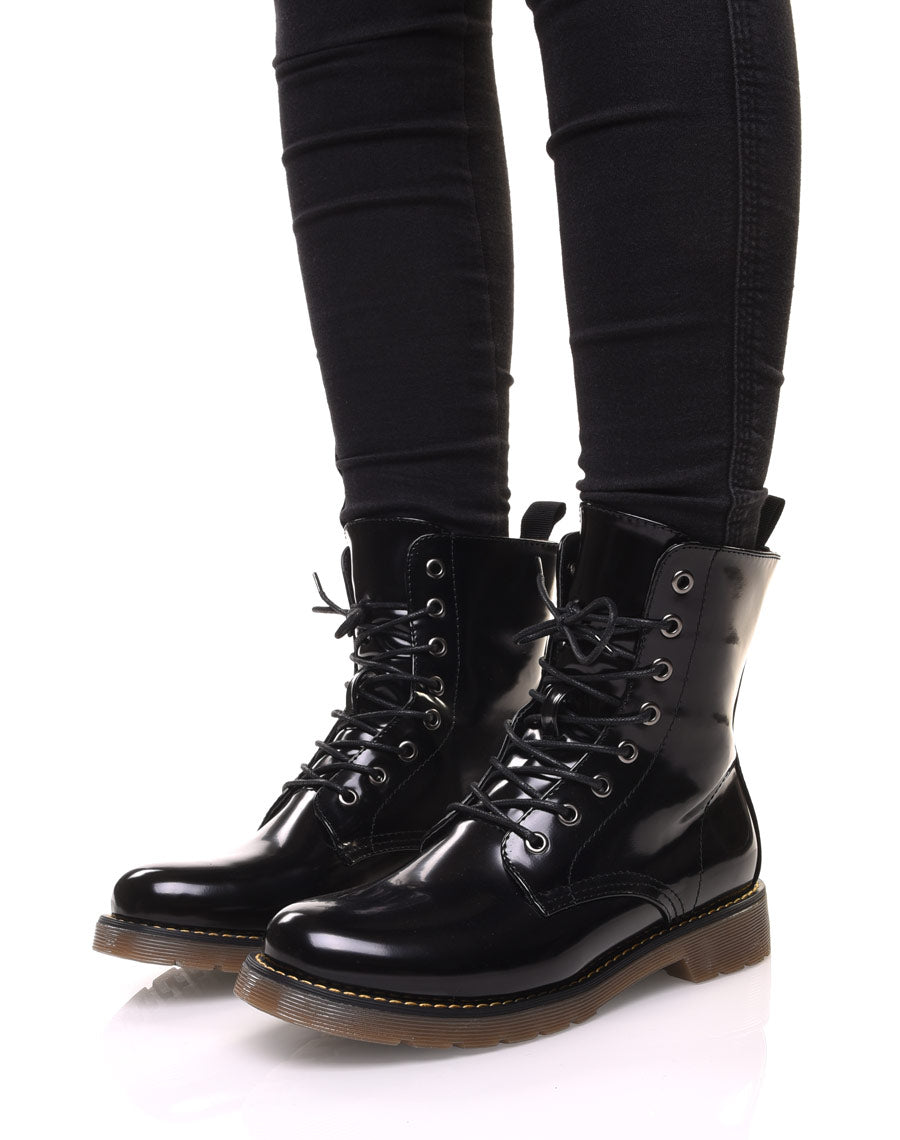 Chaussures montantes vernis noires  