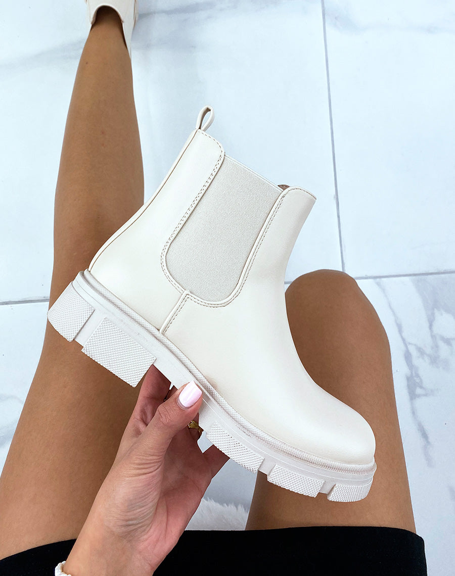 Chelsea beiges à petit talon et semelle épaisse