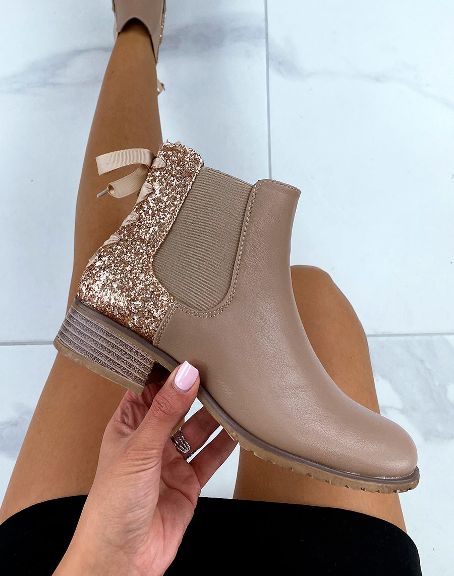 Chelsea boots beige à paillettes roses avec noeud