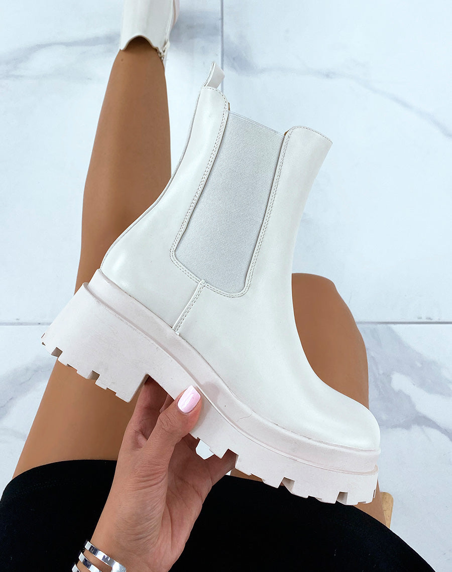 Chelsea boots beiges montantes à talon et semelle crantée
