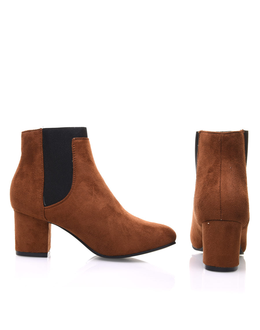Chelsea boots camel entièrement en suédine talons mi haut