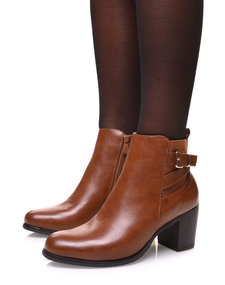 Chelsea boots camelles à fines sangles