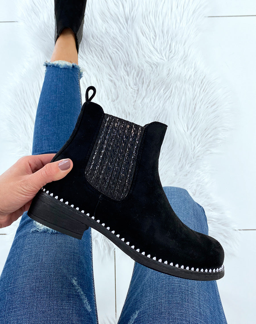 Chelsea boots en suédine noires ornées de perles dorées