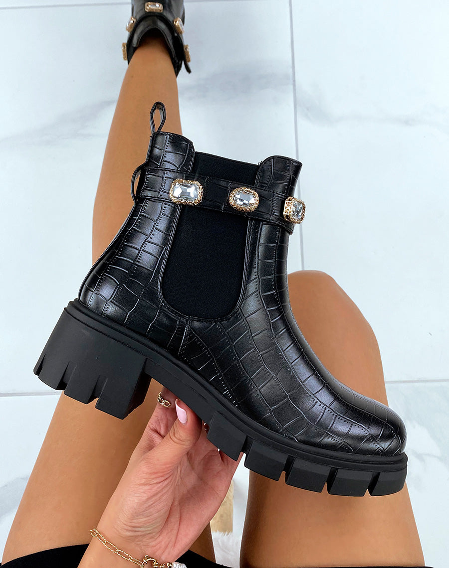 Chelsea boots noires en effet croco ornées de bijoux