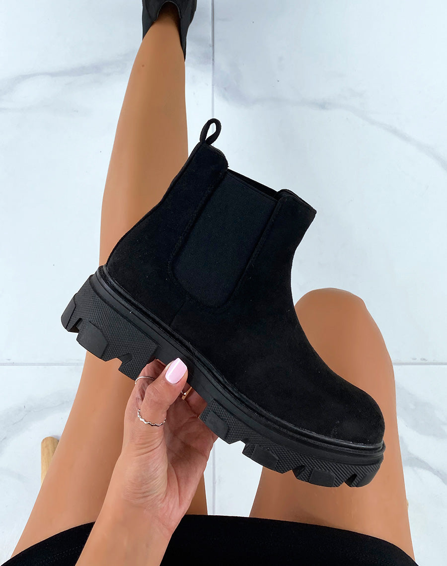 Chelsea boots noires en suédine à semelle crantée