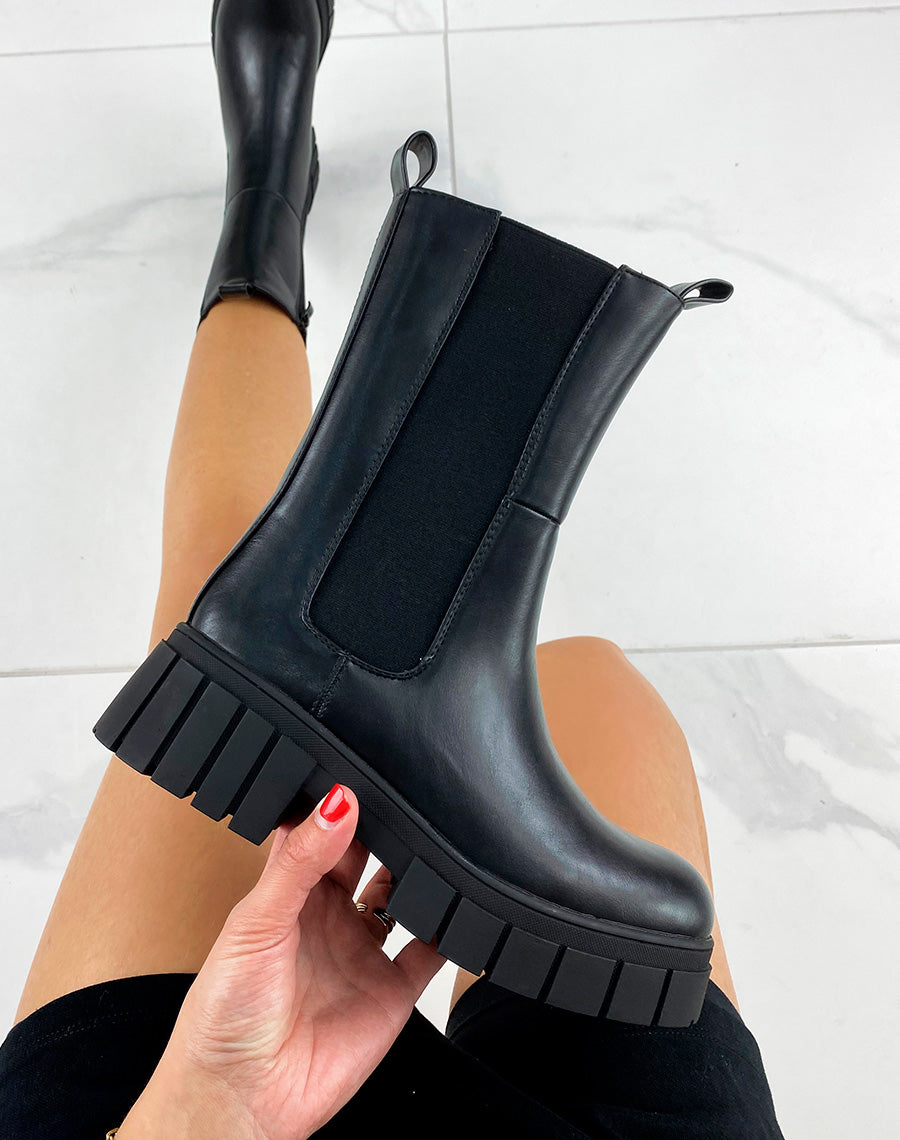 Chelsea boots noires montantes à semelle talonnée