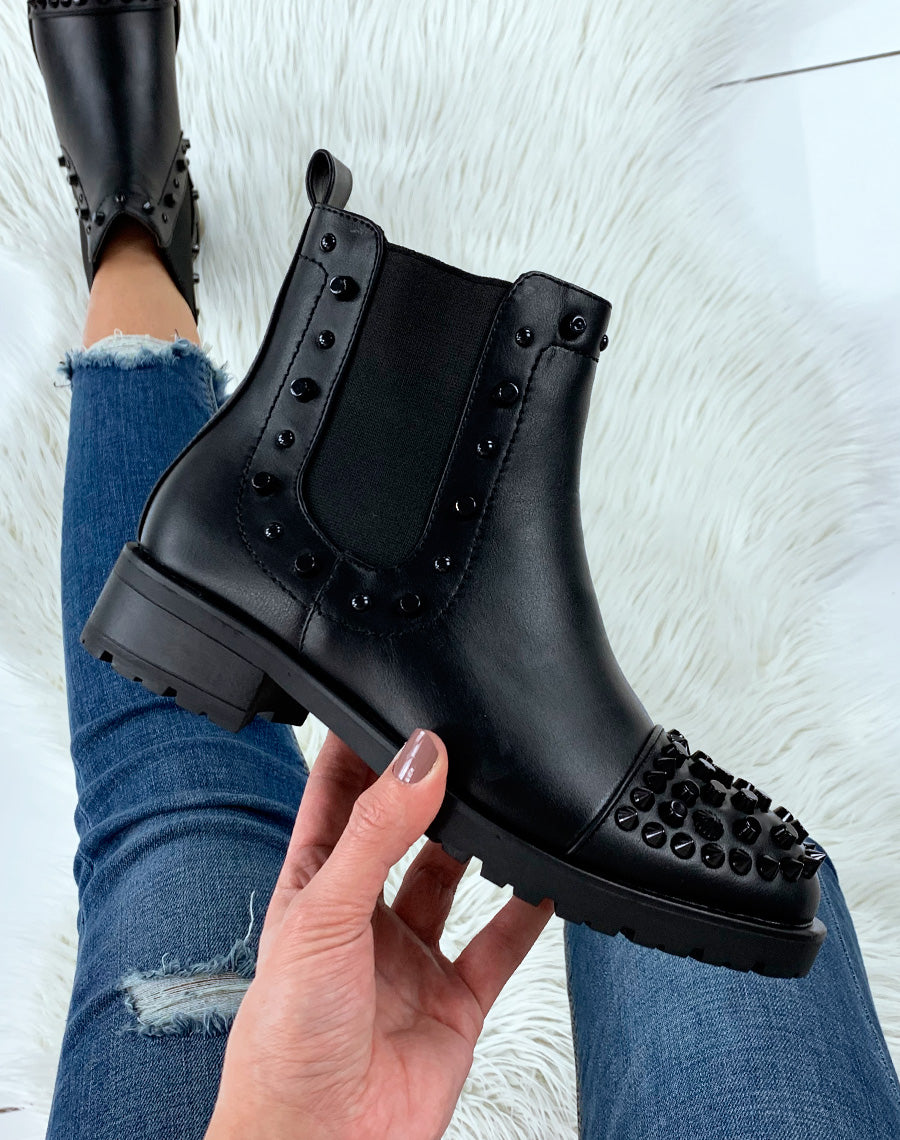 Chelsea boots noires à ornements noirs