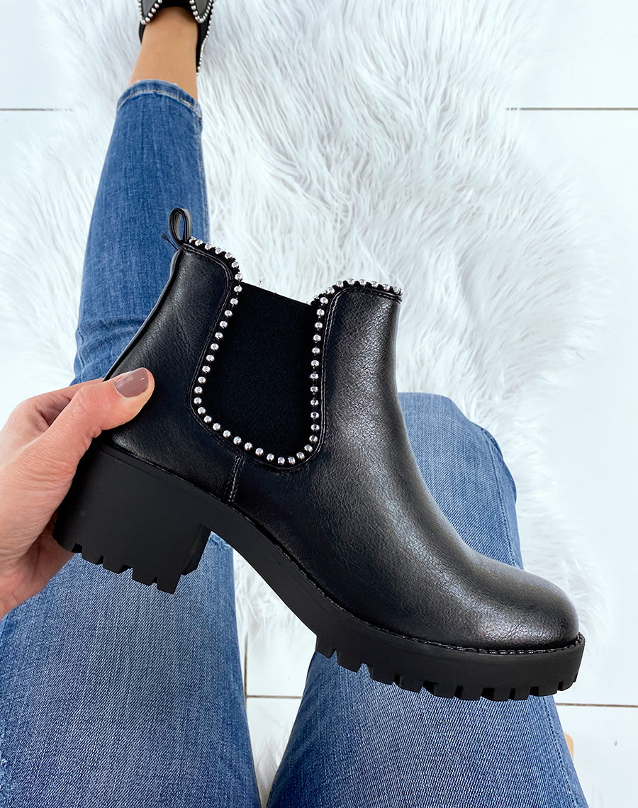 Chelsea boots noires à talon et semelle crantée et perles