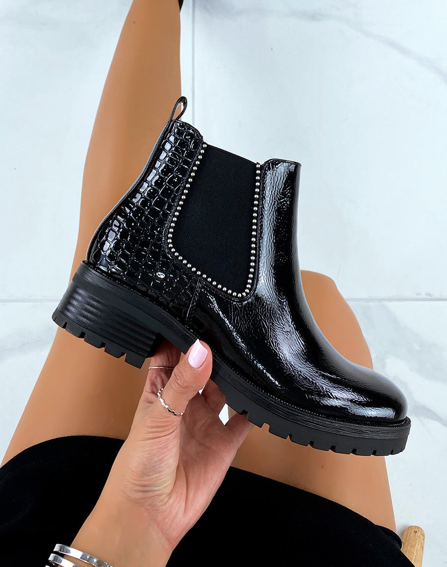 Chelsea boots noires vernies effet croco talonnées à petits clous argentés