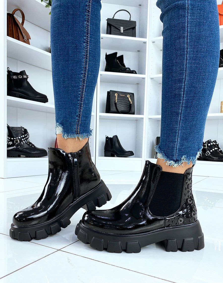 Chelsea boots noires vernies à ornements et semelles crantées