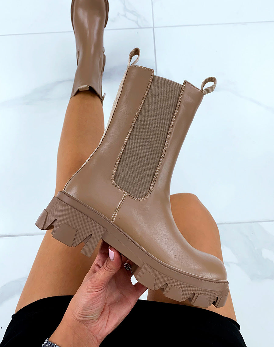 Chelsea marrons montantes à semelle talonnée et crantée