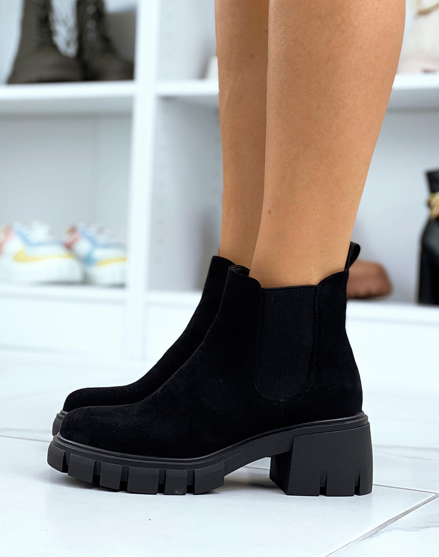 Chelsea noires en suédine et semelle épaisse et talonnée