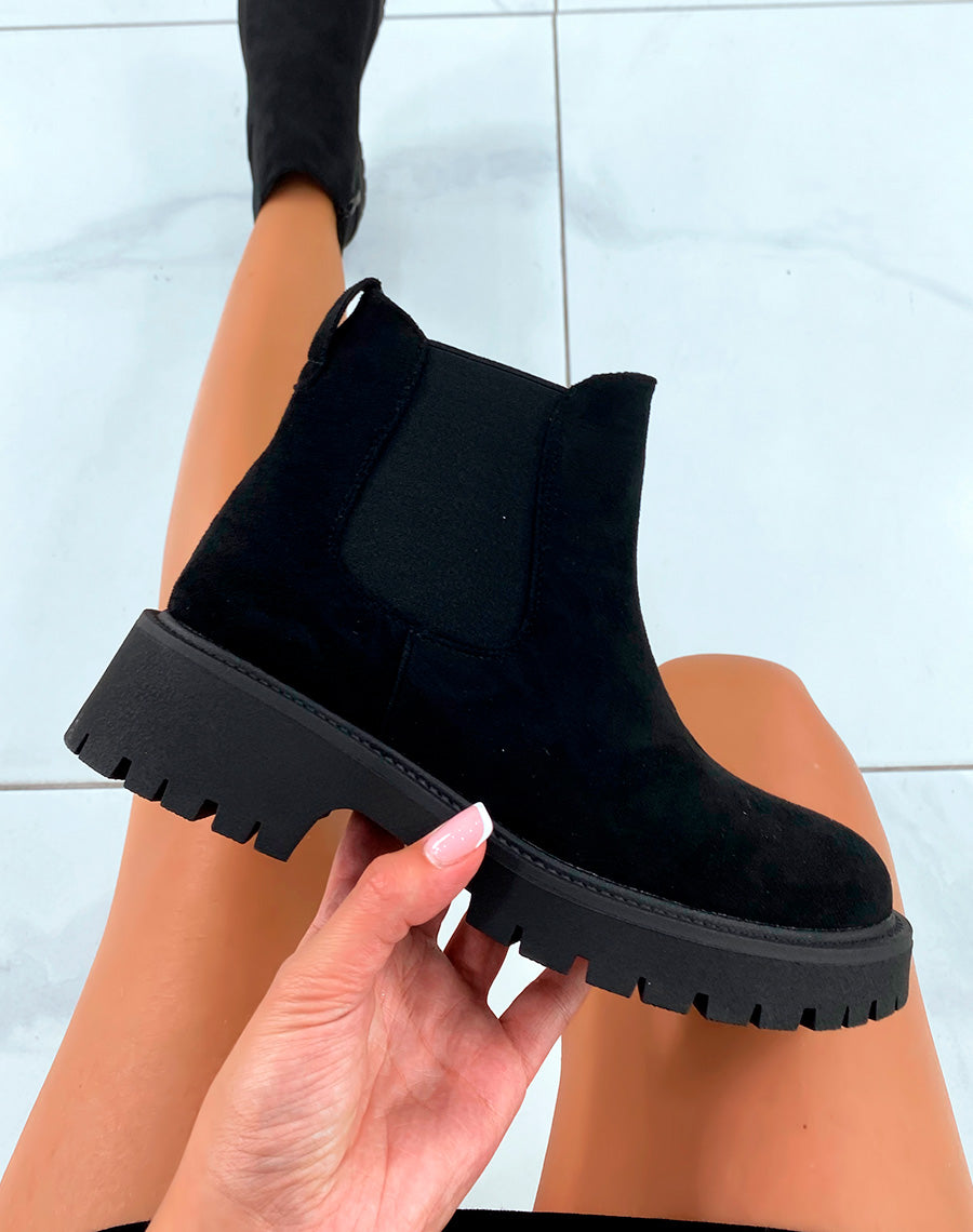 Classique Raffiné : Bottines Noires Basses en Suédine Style Chelsea