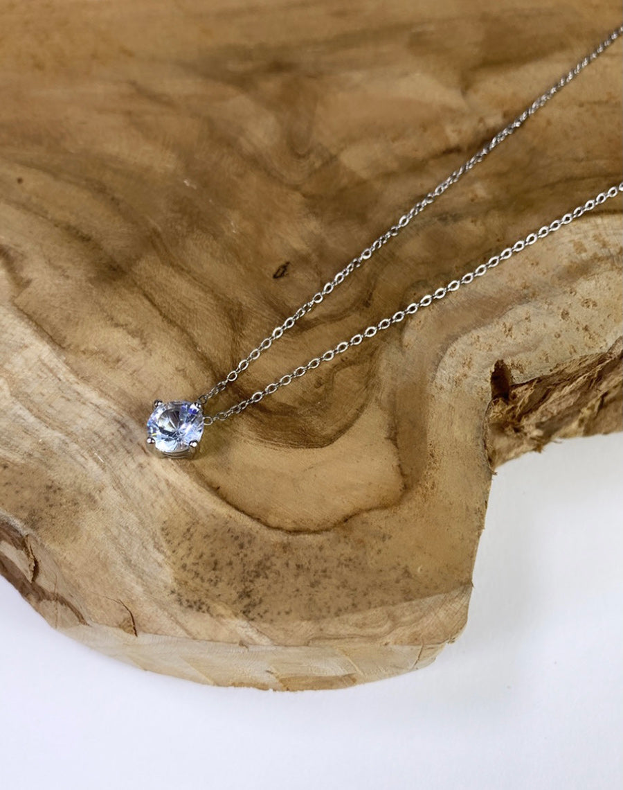 Collier Hilla