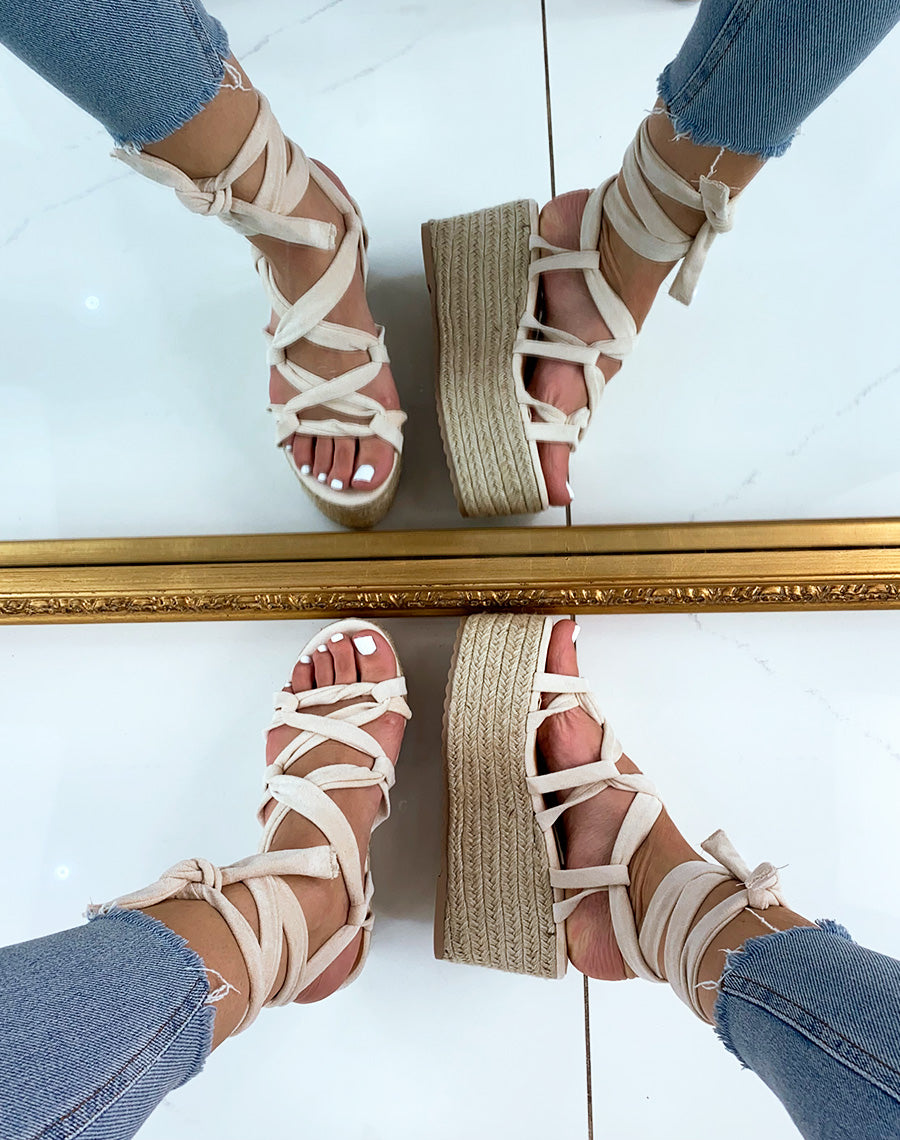 Compensée beige à bride entrecroisée