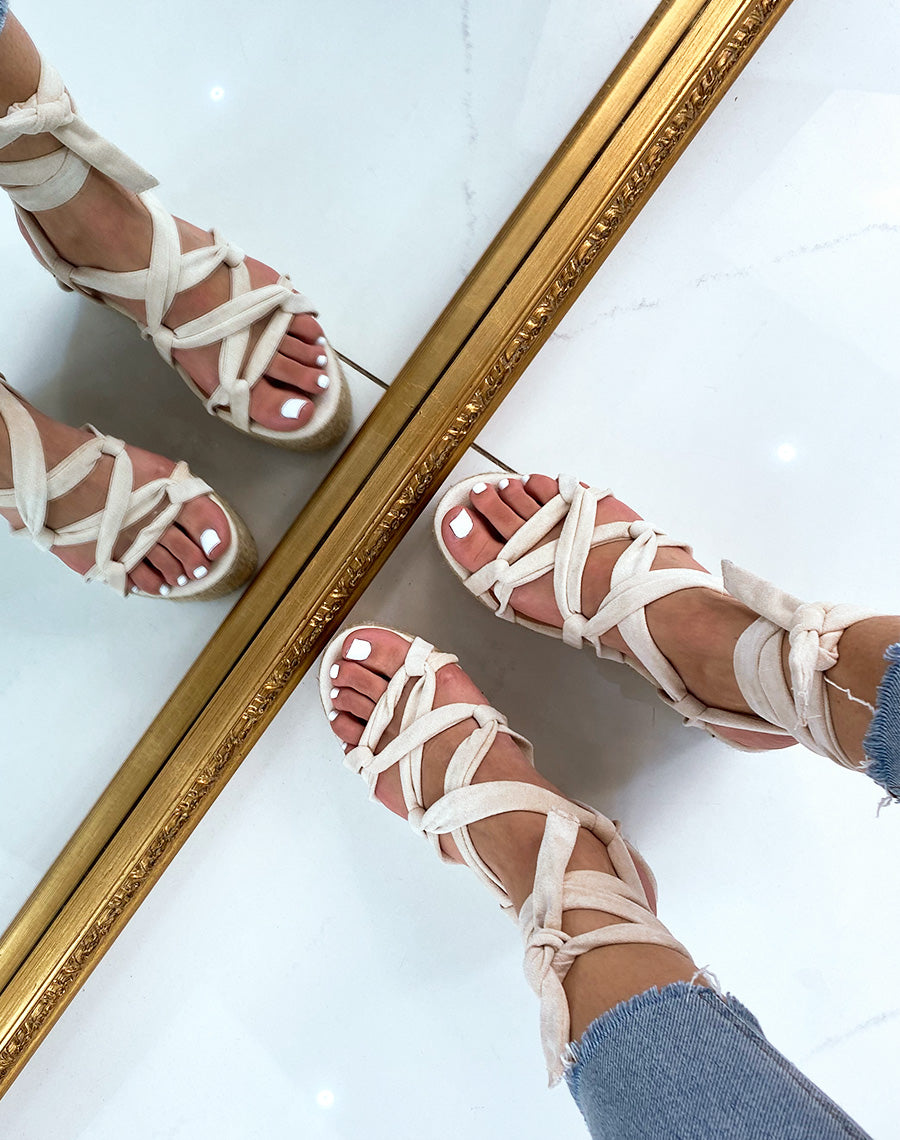 Compensée beige à bride entrecroisée