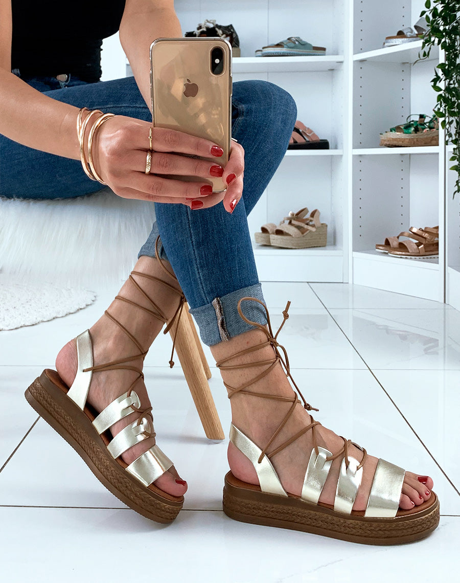 Compensée en cuir dorée à lacets cheville