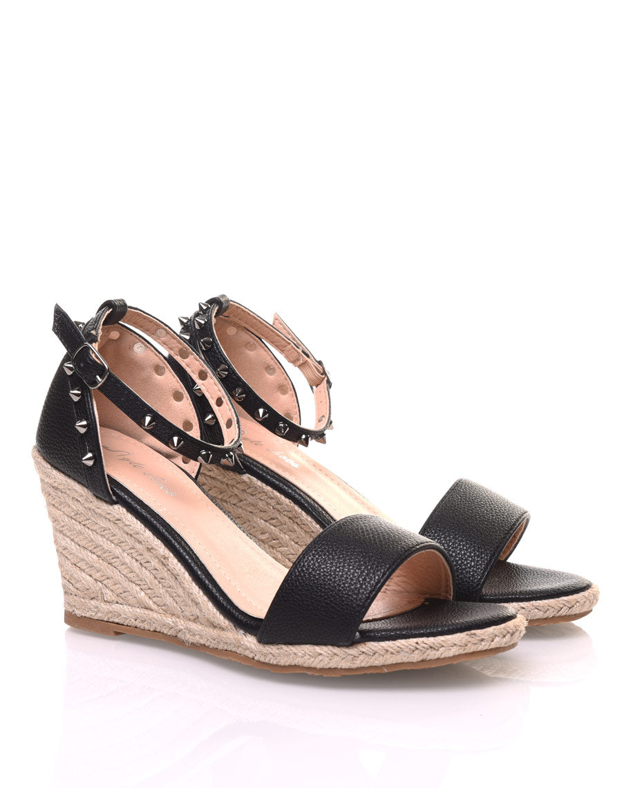 Compensées basses noires cloutés