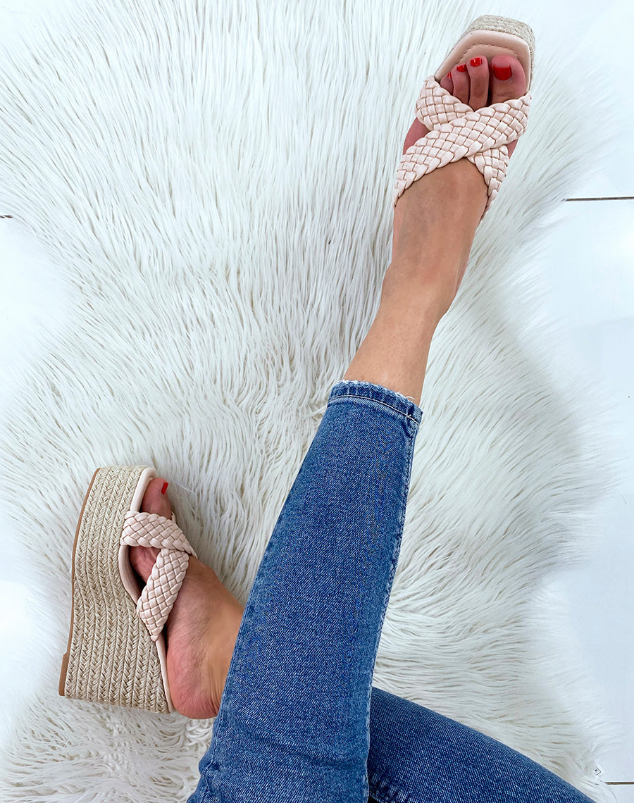 Compensées beiges à brides tressées