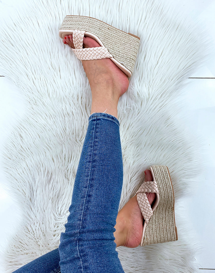 Compensées beiges à brides tressées