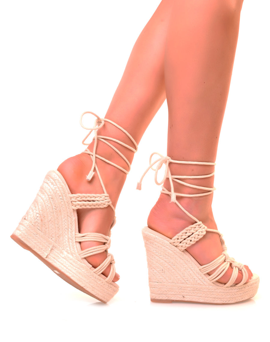 Compensées beiges à multiples lanières entrecroisées