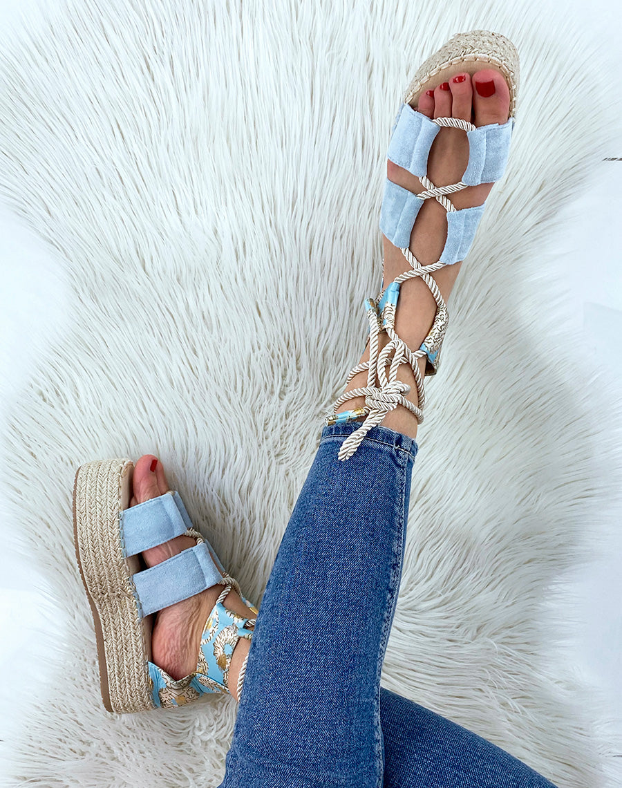 Compensées bleues à motifs asymétriques à lacet et semelle en toile de jute