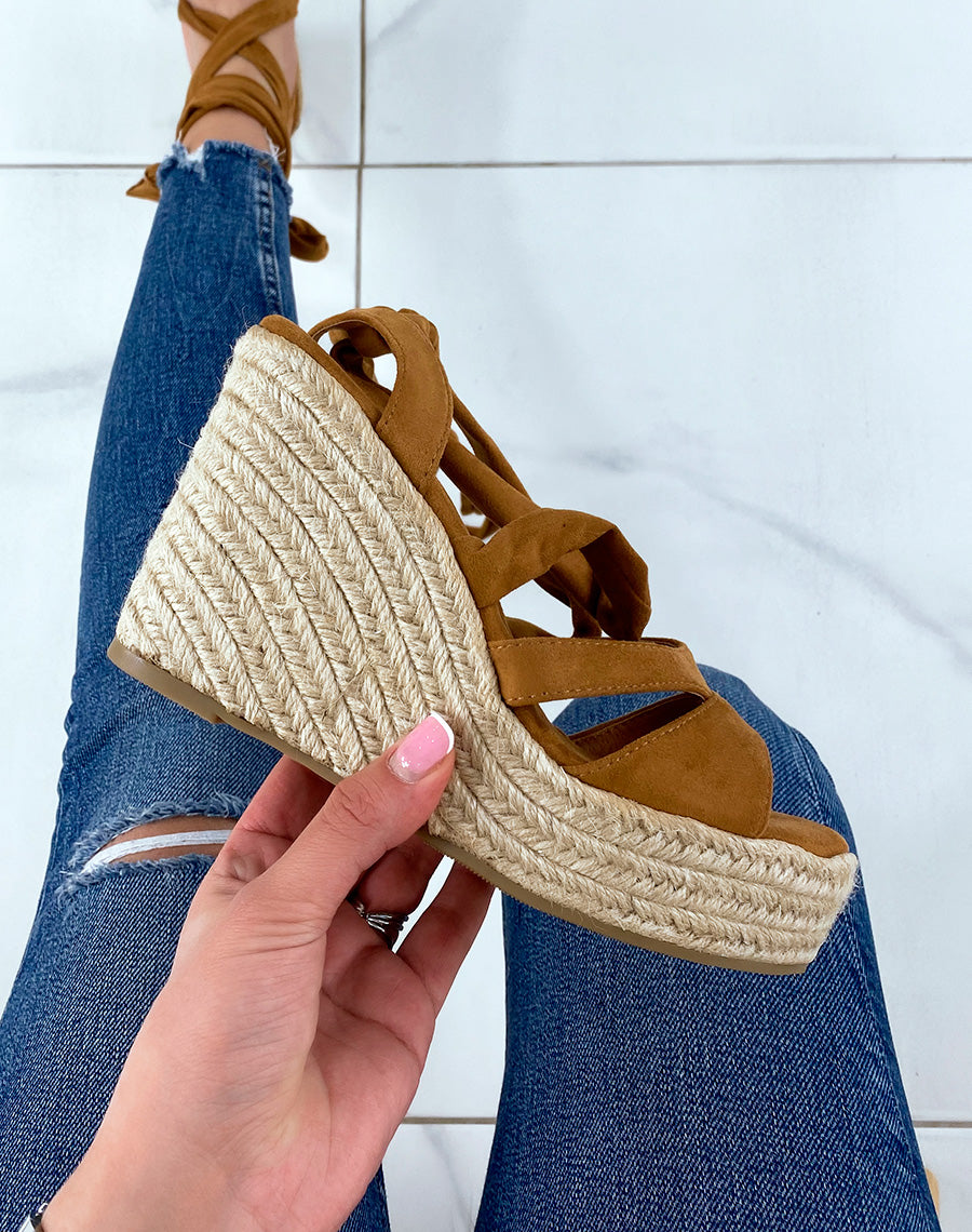 Compensées camel à long lacet