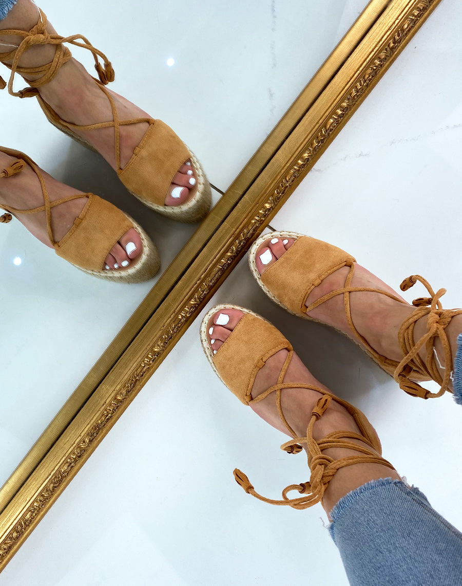 Compensées camel à longue lanière