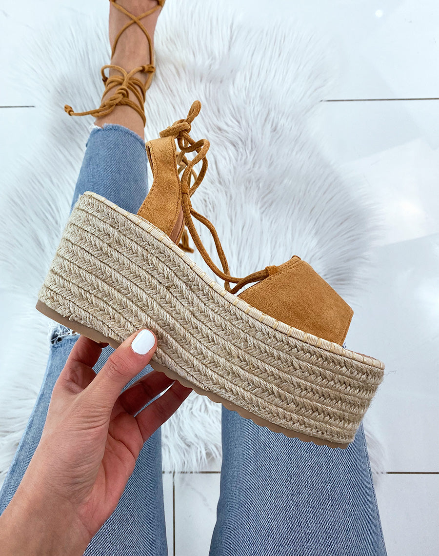 Compensées camel à longue lanière