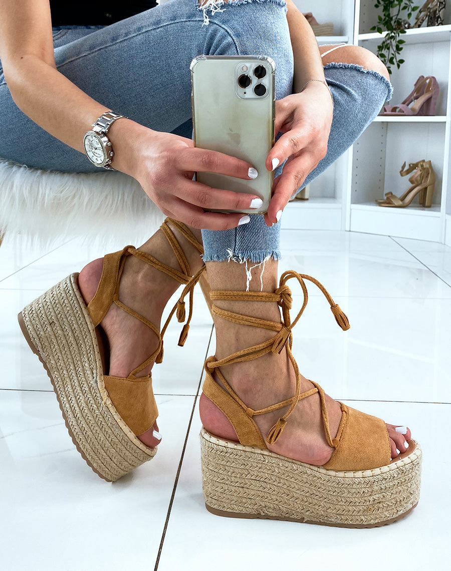 Compensées camel à longue lanière