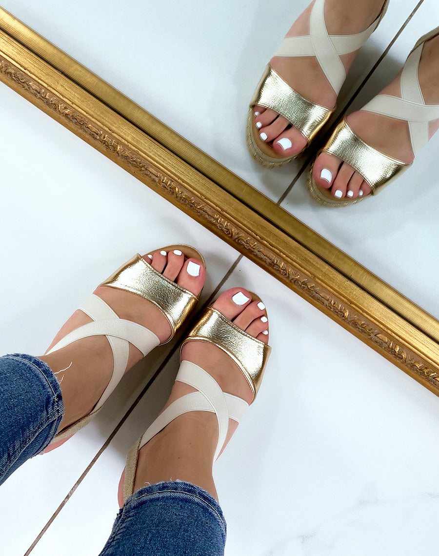 Compensées dorées à élastiques beiges croisés