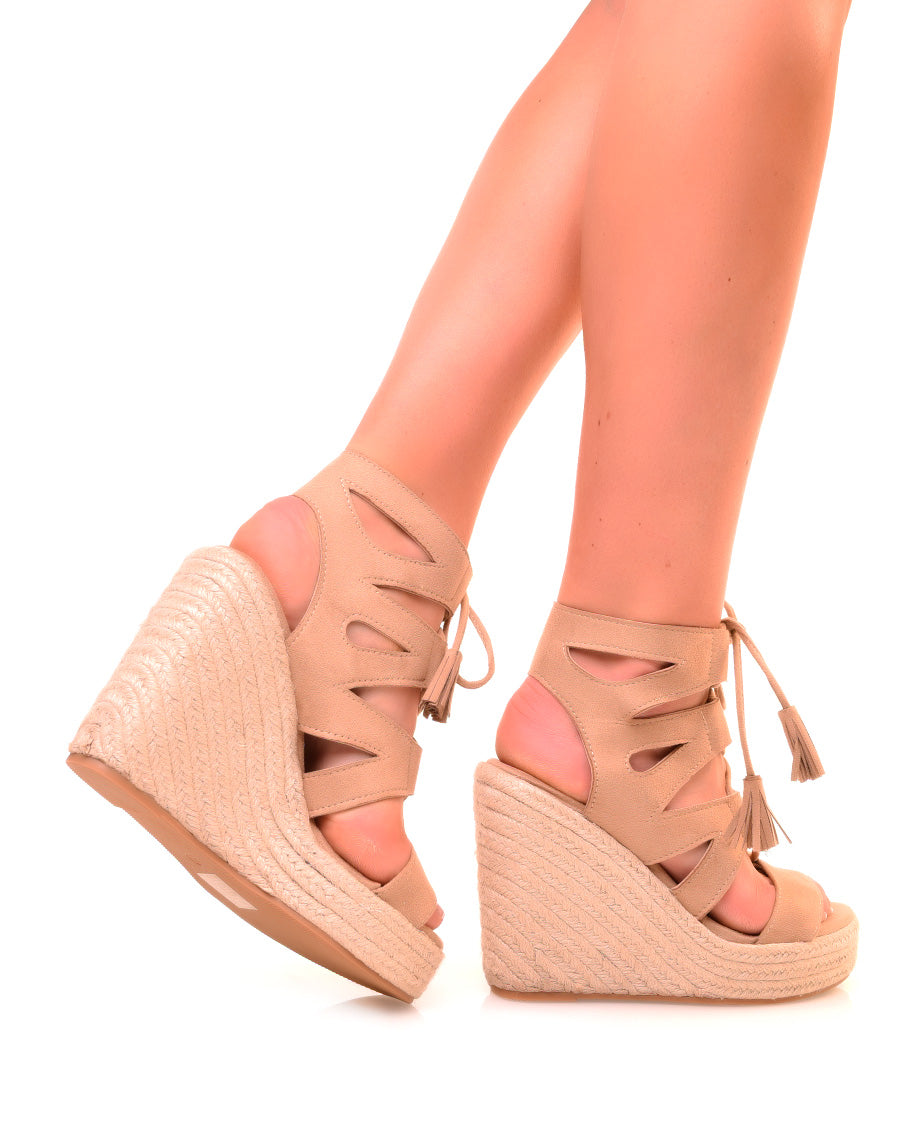 Compensées en suédine beiges à lacets entrecroisés