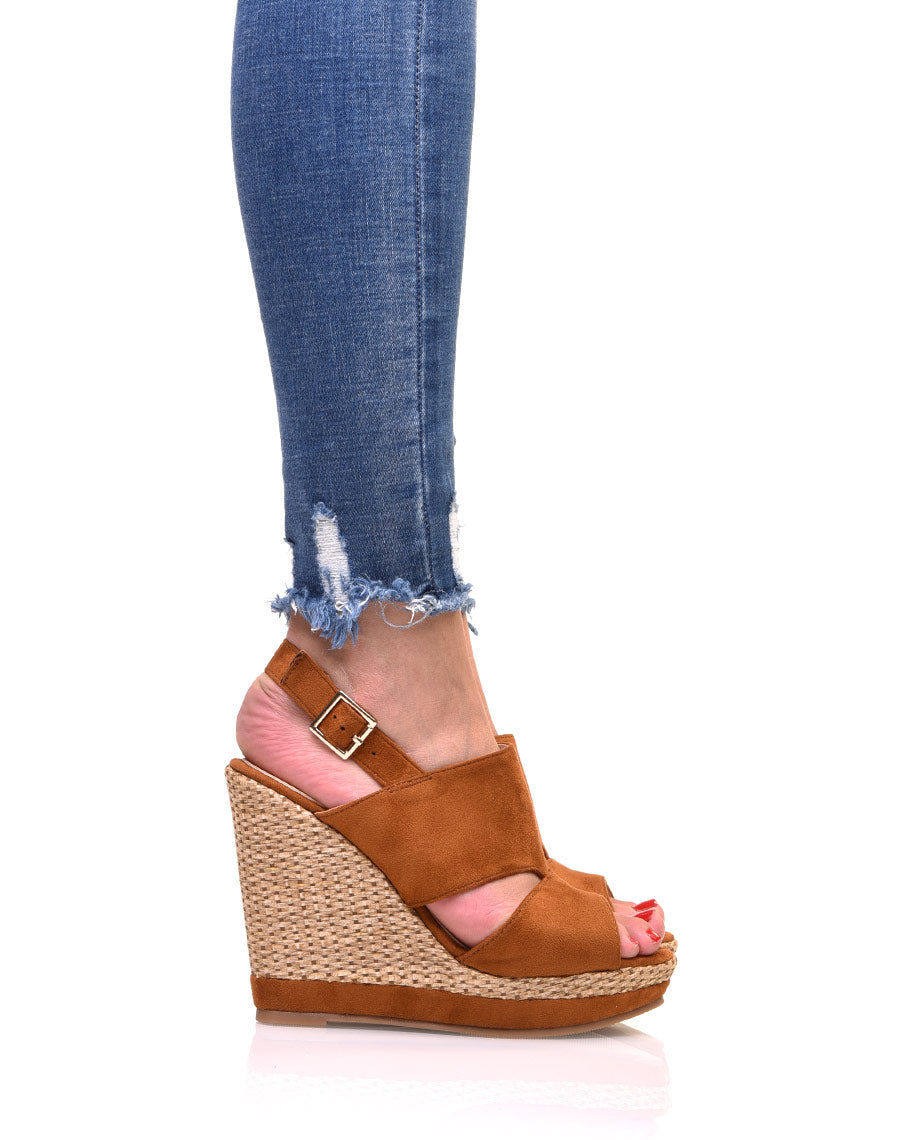 Compensées en suédine camel