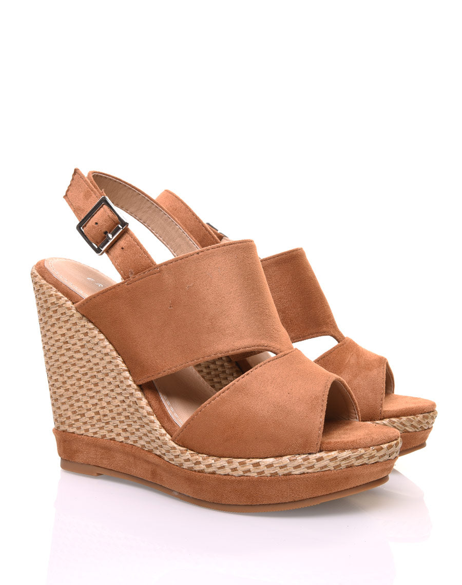 Compensées en suédine camel