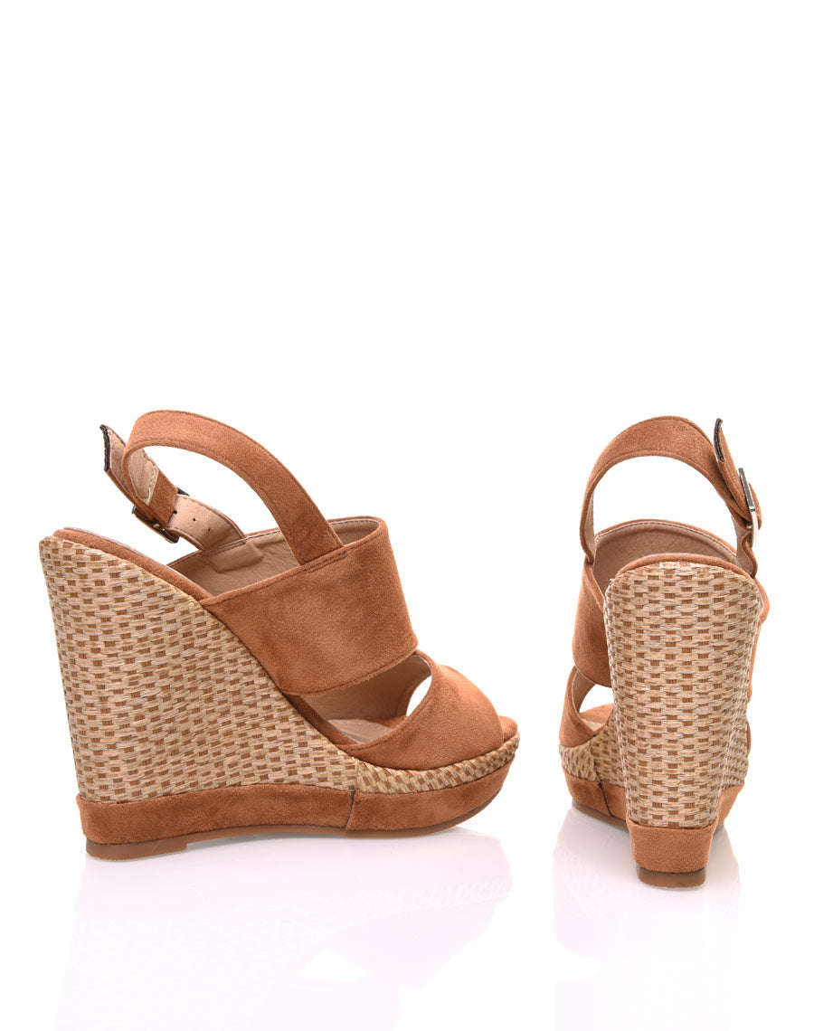 Compensées en suédine camel
