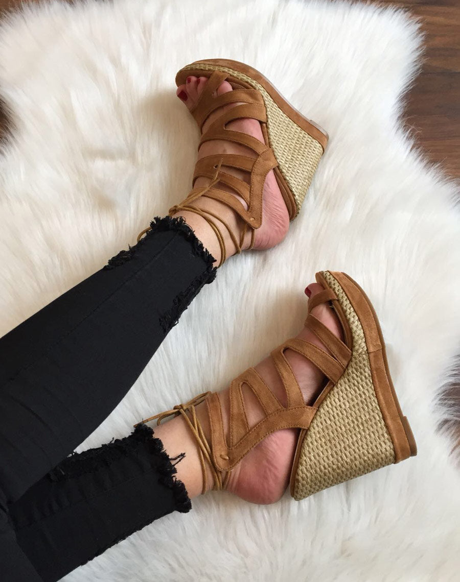 Compensées en suédine camel