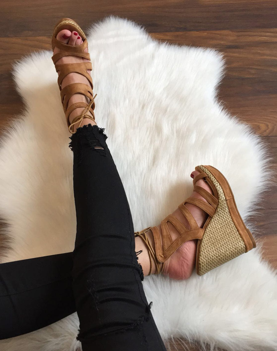 Compensées en suédine camel