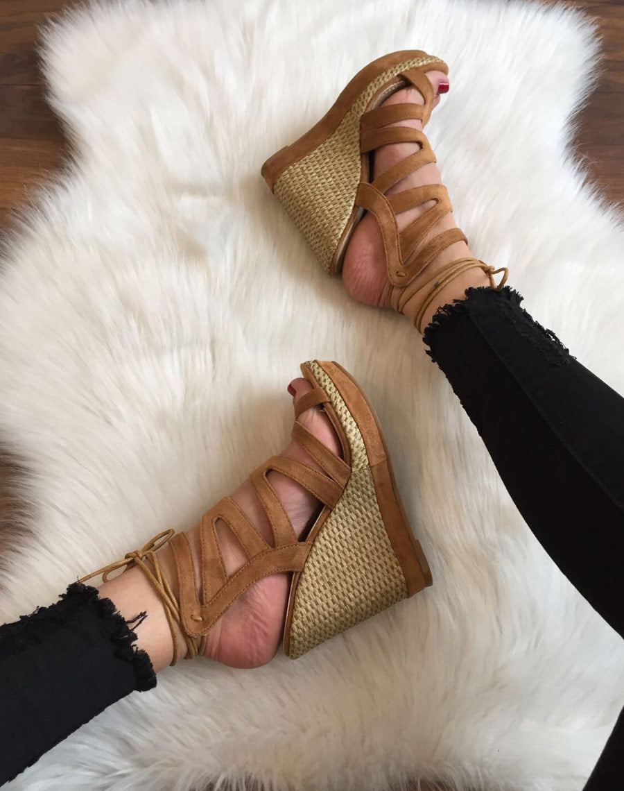 Compensées en suédine camel