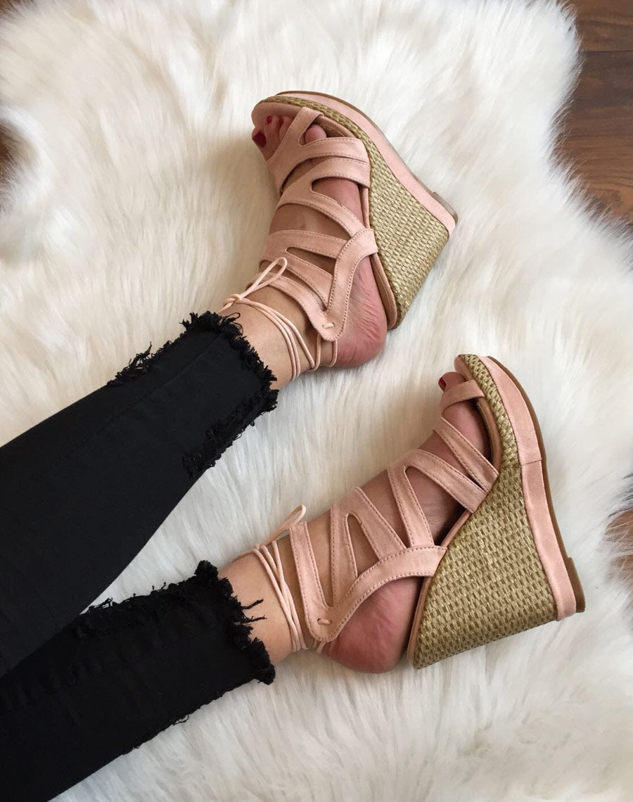 Compensées en suédine roses