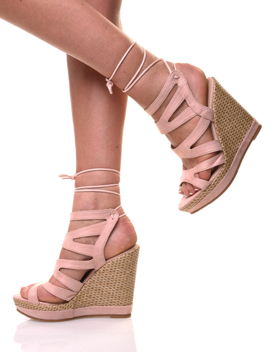 Compensées en suédine roses