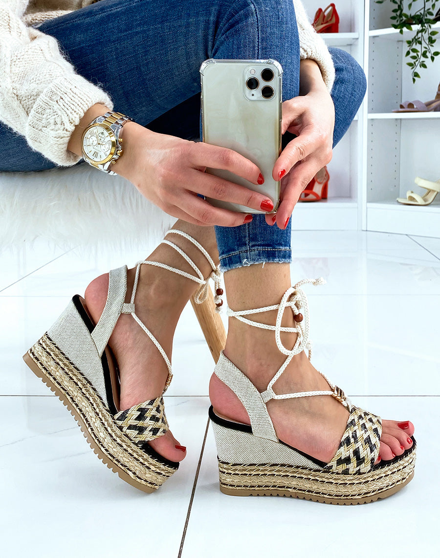 Compensées noires et beiges à détails dorés à lacet