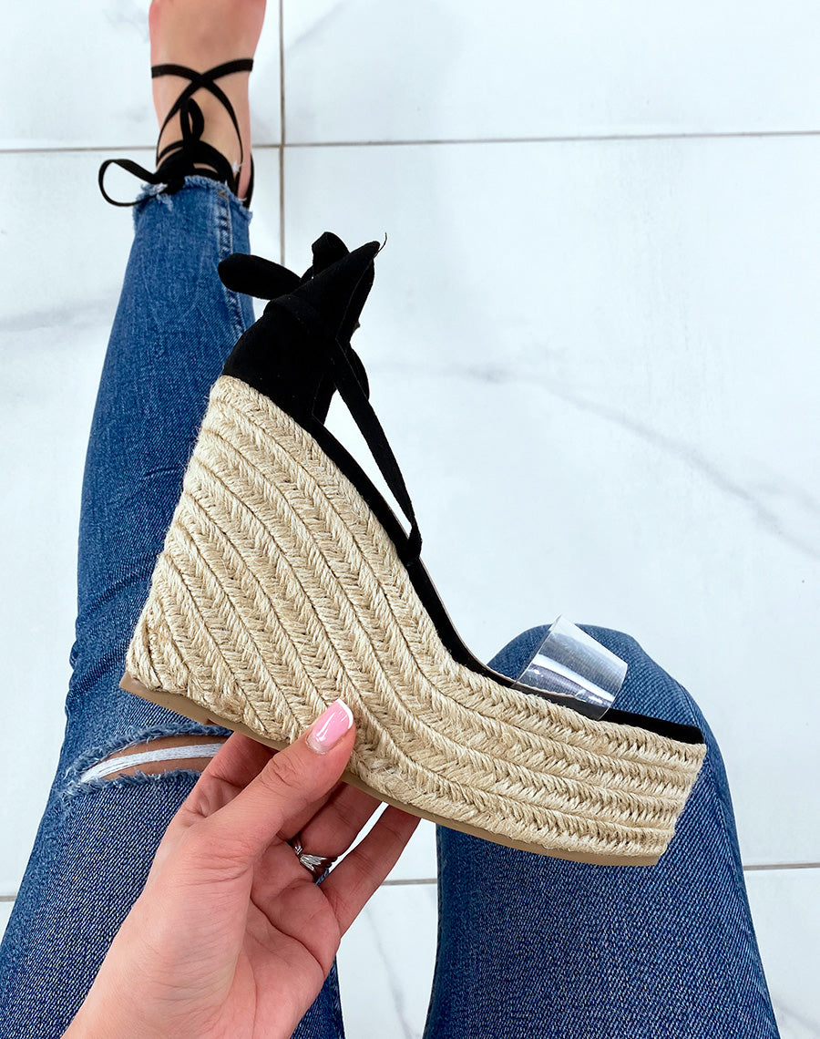 Compensées noires à lacet et bride transparente