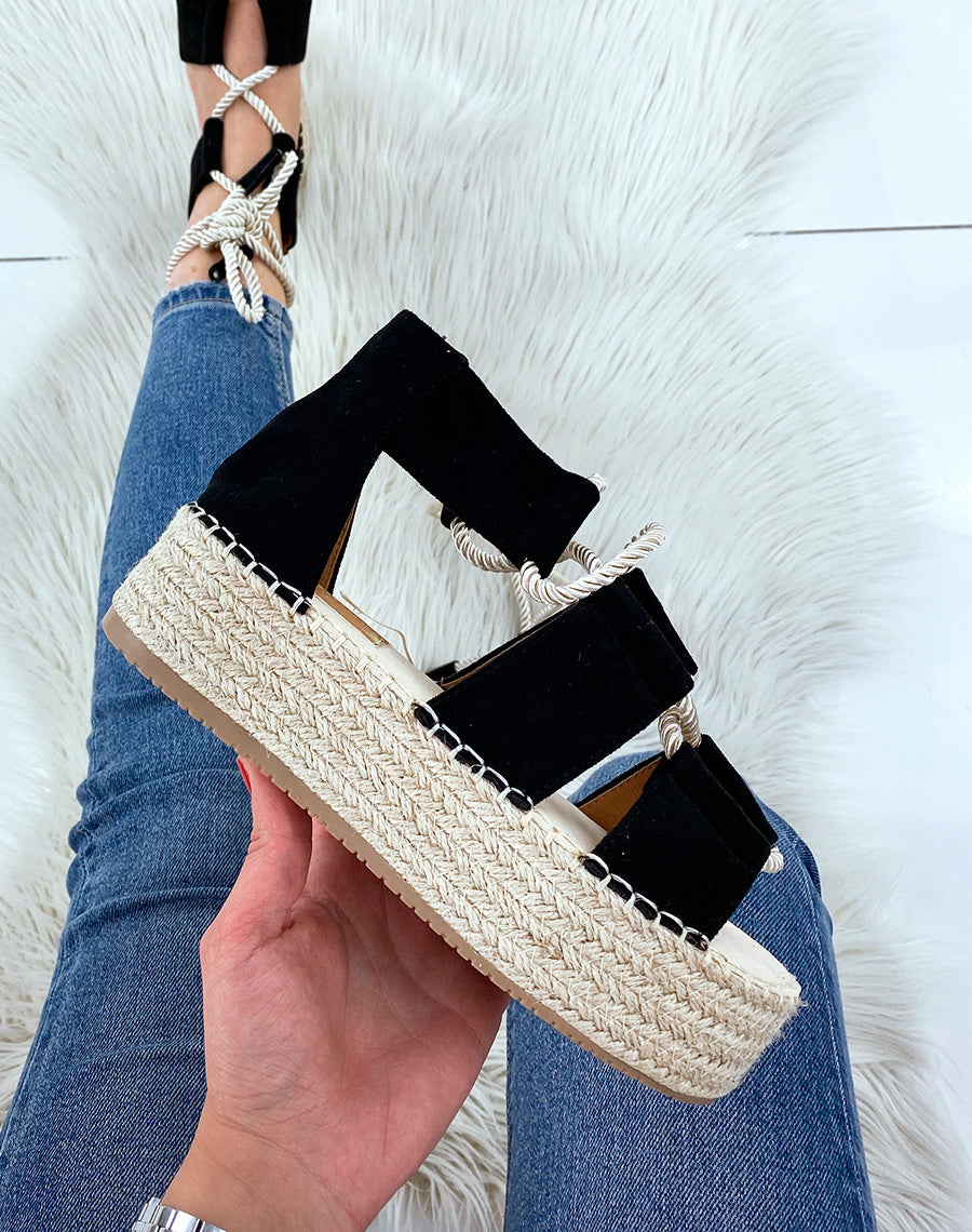 Compensées noires à lacet et semelle en toile de jute