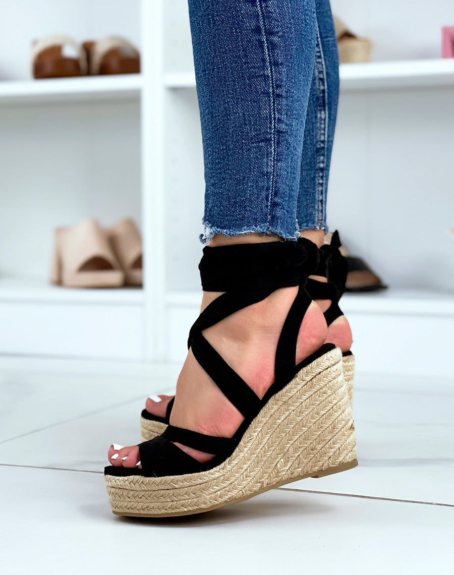 Compensées noires à long lacet