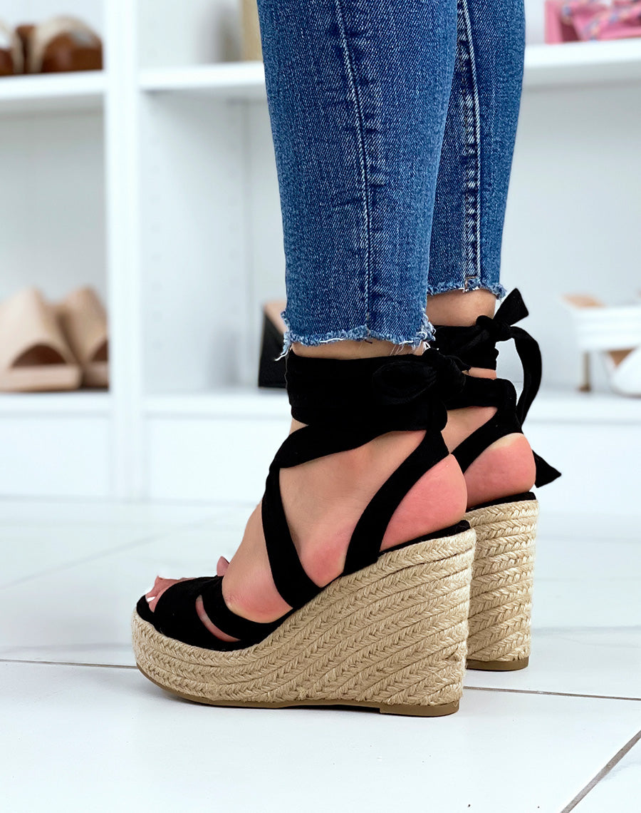 Compensées noires à long lacet