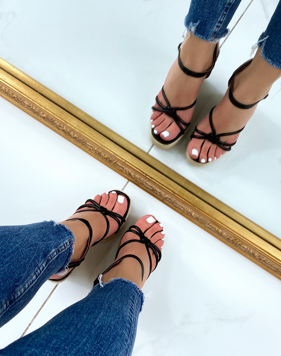 Compensées noires à talon en jute