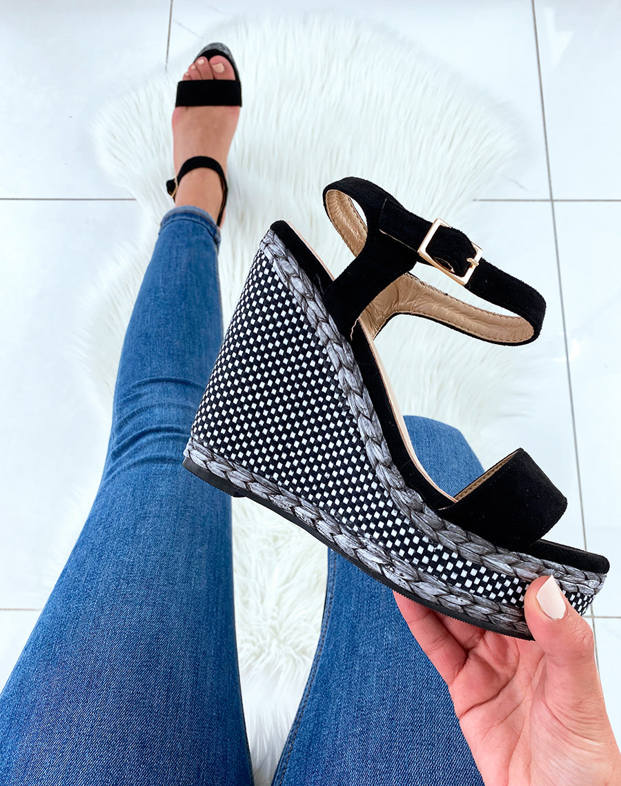 Compensées noires tressages bicolores