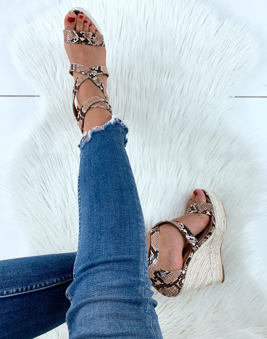 Compensées taupe imprimé serpent